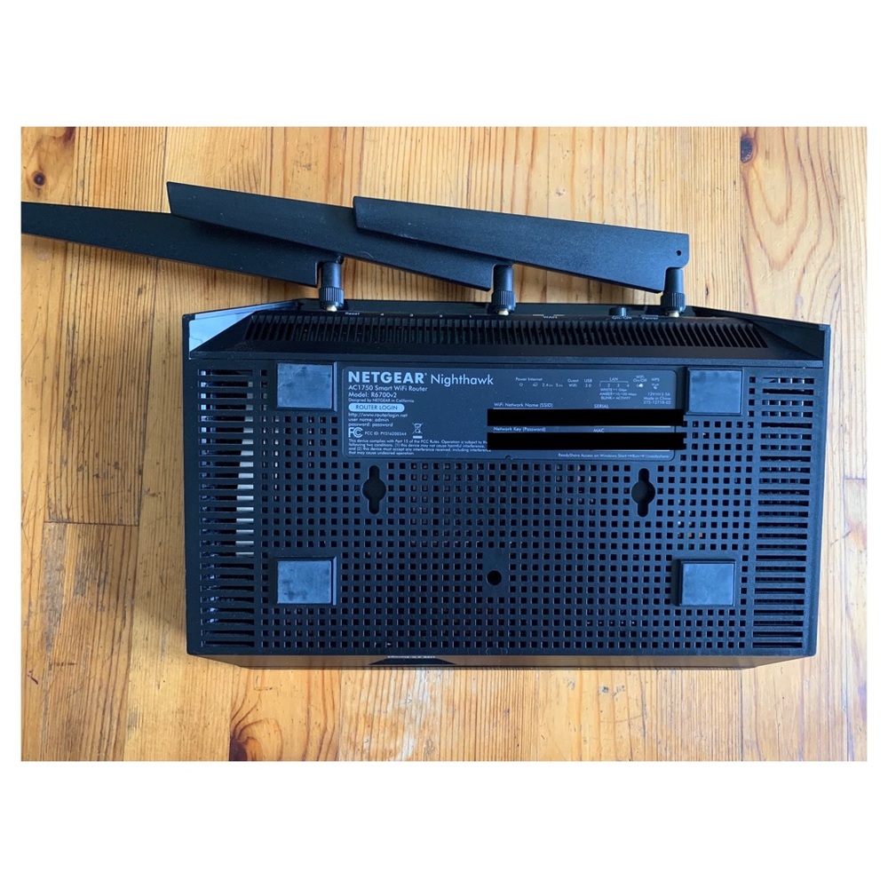 Netgear // R6700 Nighthawk AC1750 Smart Wifi Router - Picture 3 of 8